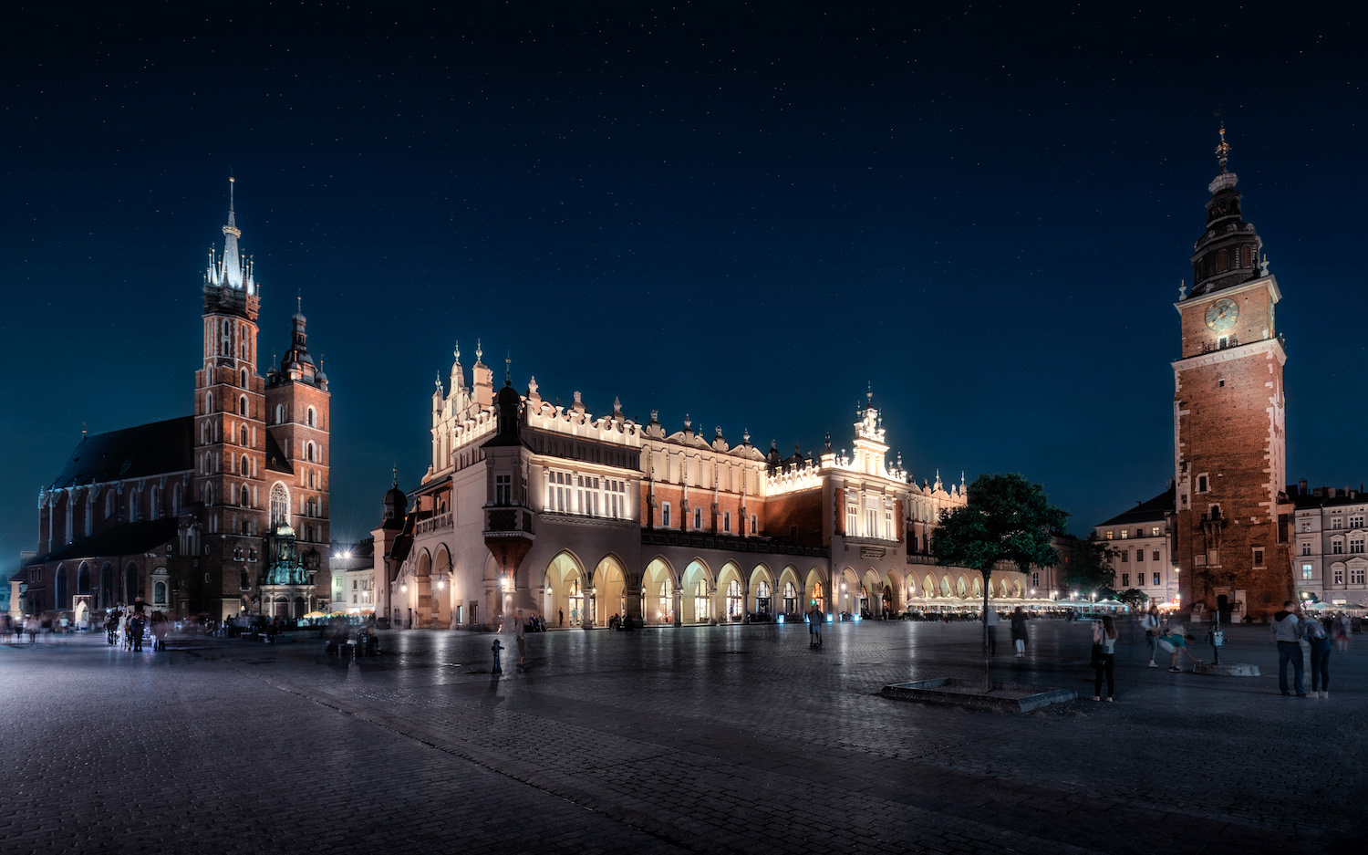 Cracow by night – the Cloth hall and the Mariacki and Town hall Tower, in Poland, Europe (Krakow , Kraków)